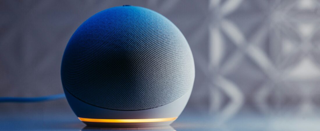 Assistentes Virtuais para Idosos: Como a Alexa Pode Facilitar a Rotina de quem Mora Sozinho