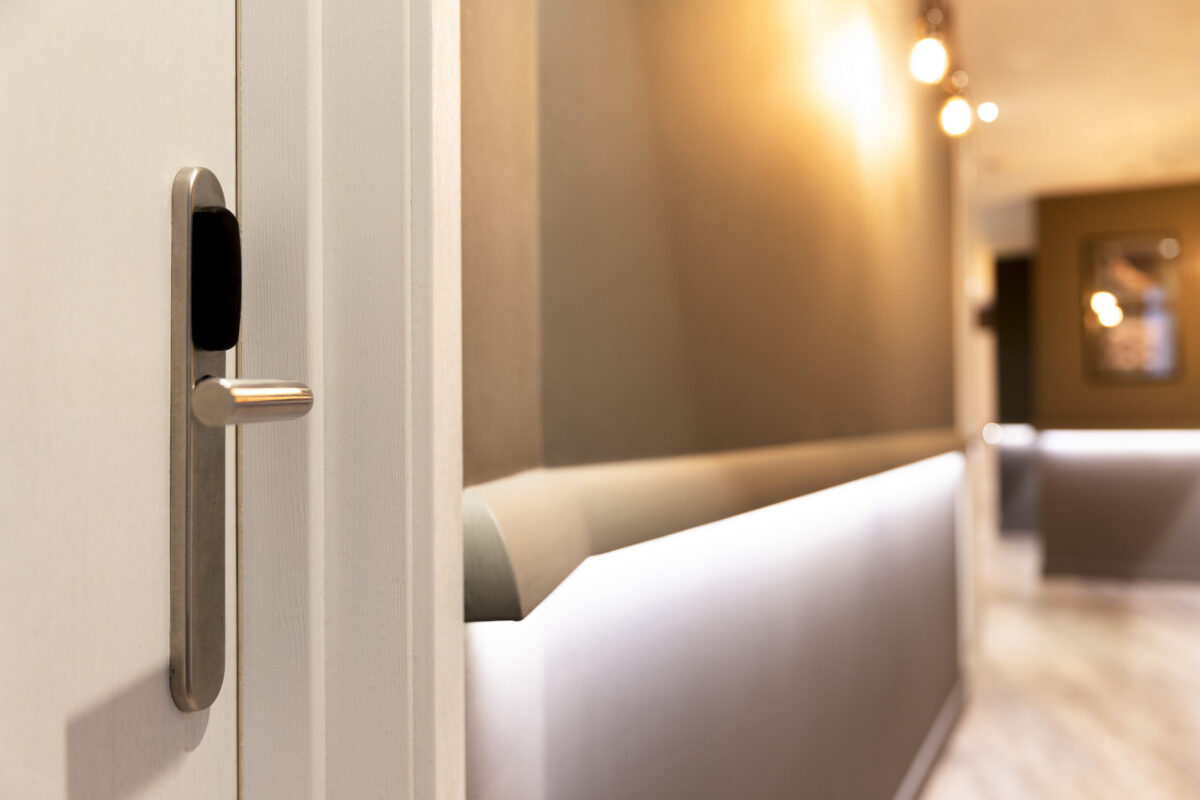 Melhores Fechaduras Digitais com Biometria para Apartamentos Pequenos