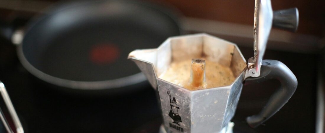 Como Escolher a Melhor Cafeteira: Tipos, Características e Dicas Práticas