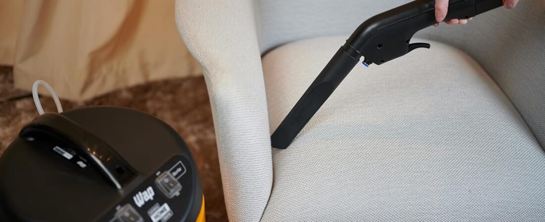 Quais Produtos Usar para Limpar Estofados: Guia Prático para Sofá, Cadeira e Cama