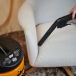 Quais Produtos Usar para Limpar Estofados: Guia Prático para Sofá, Cadeira e Cama